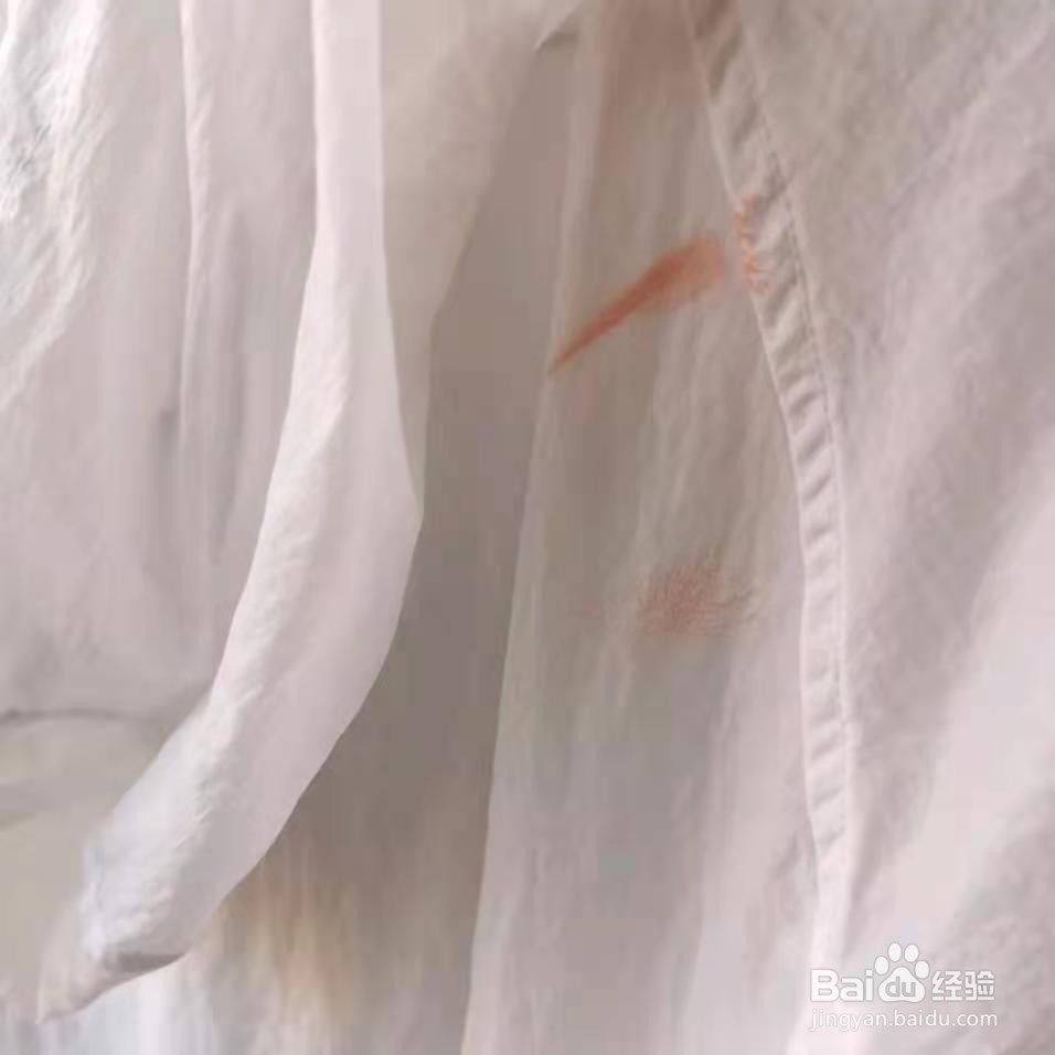 口红印在白衣服上怎么去除