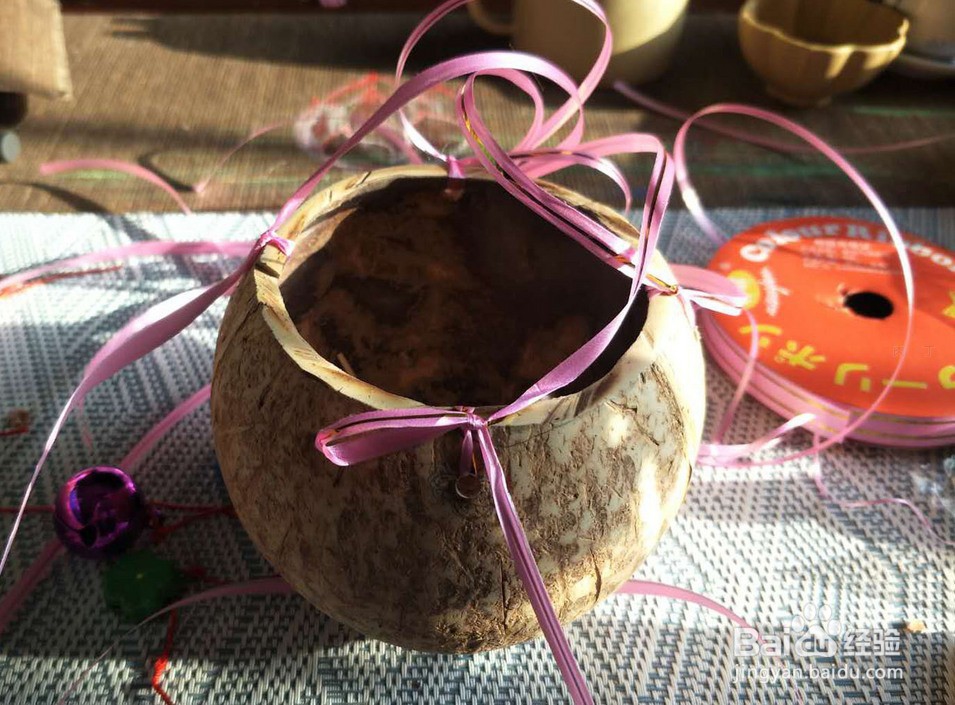 椰壳这么做,居然还能当装饰品?