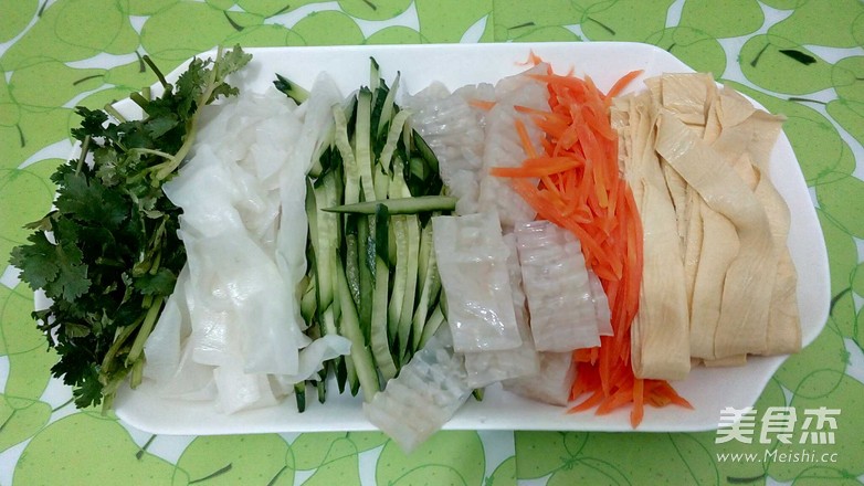五彩拌菜的做法