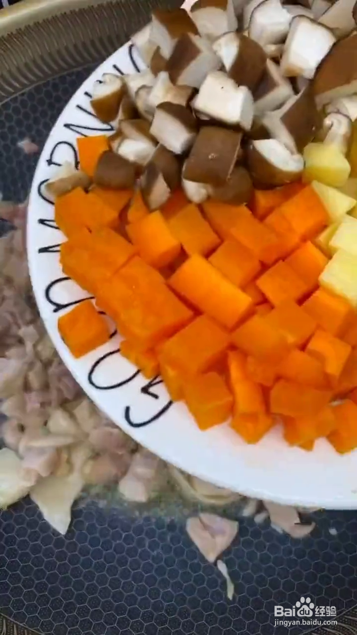 如何制作好吃的鸡腿肉焖饭？