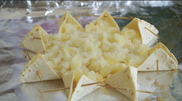 浓厚拉丝太阳海鲜披萨