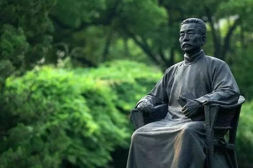 《阿Q正传》中，阿Q参加革命的目的是什么