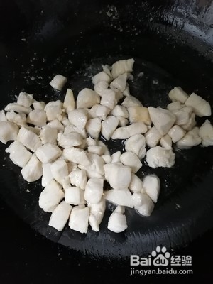如何做酱爆鸡丁