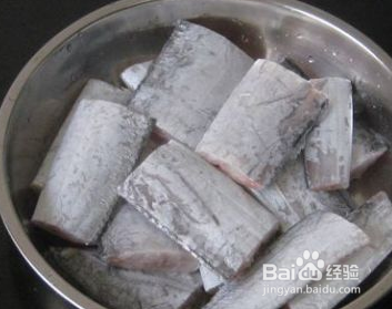 青蒜烩带鱼的做法