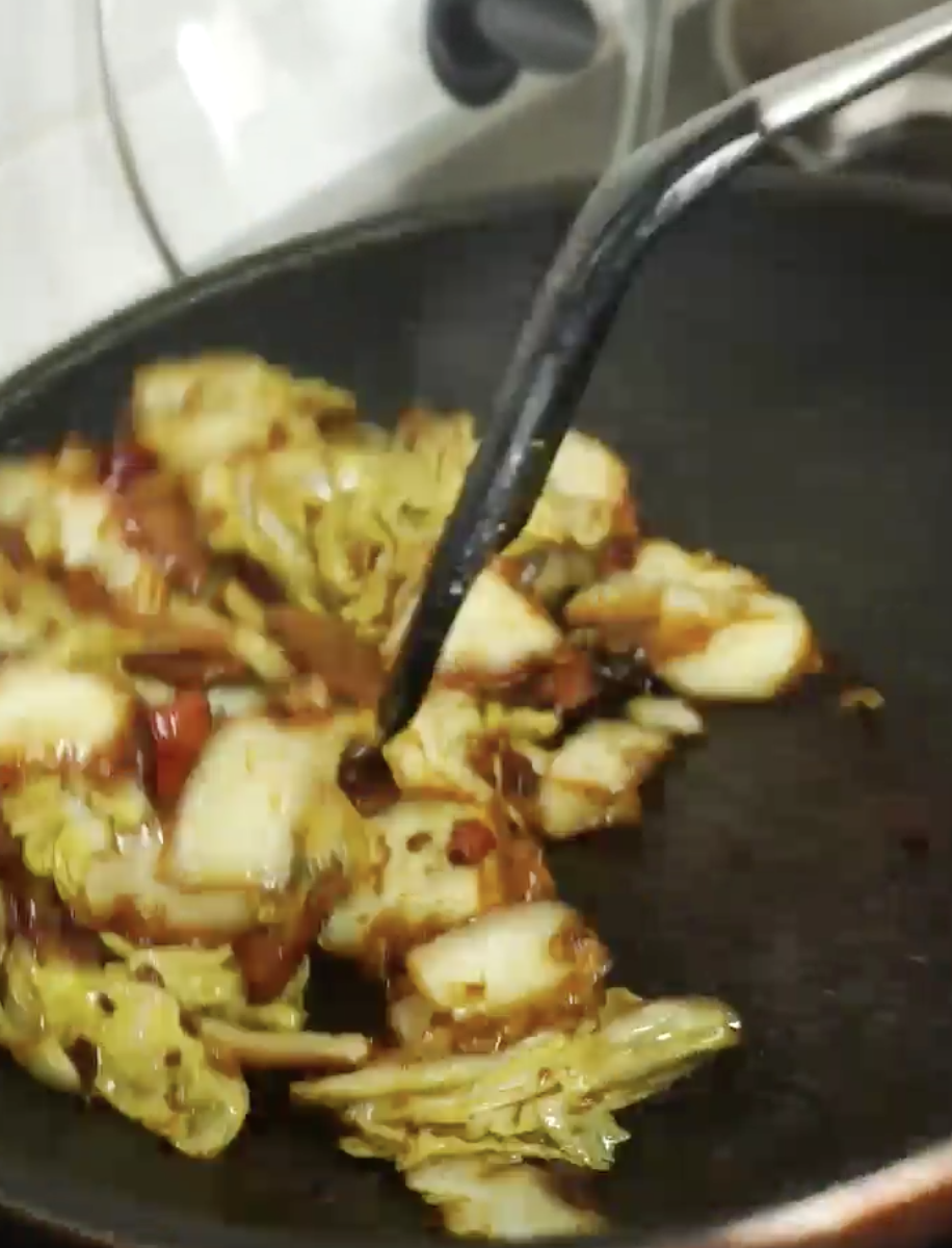 白菜炒肉怎么做？