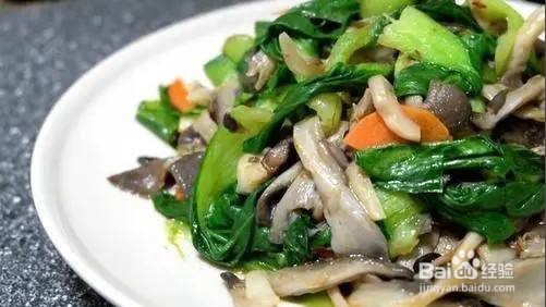 油麦菜炒平菇的做法