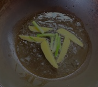 三文鱼头炖豆腐的做法