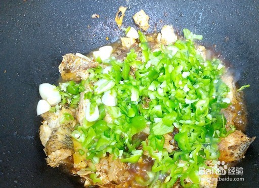 辣椒炒鱼渣的做法