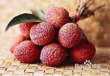 买荔枝时，如何挑选出新鲜优质的荔枝