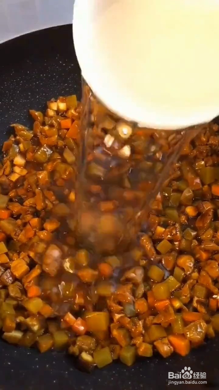 如何制作鸡腿肉焖饭