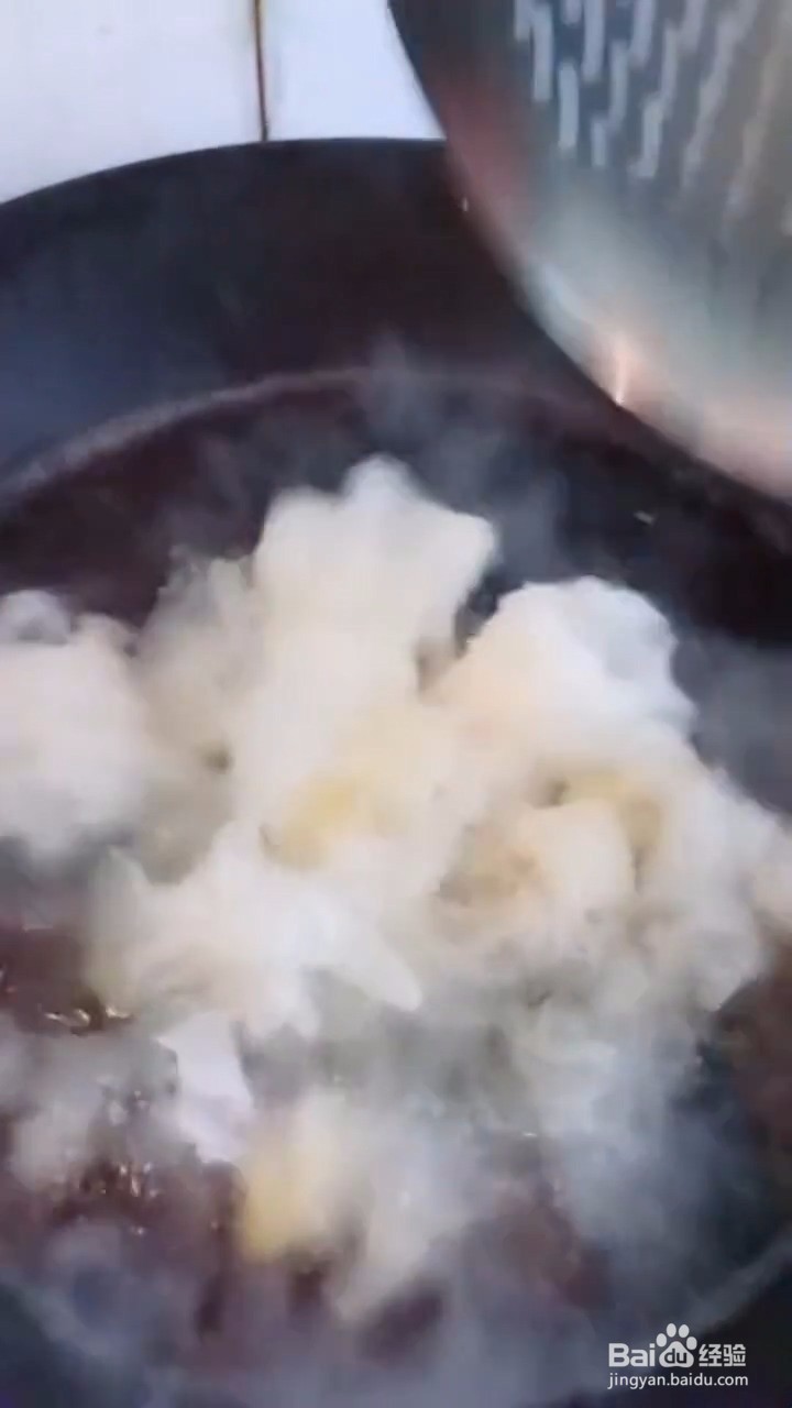 如何自制美味好吃的凉拌银耳