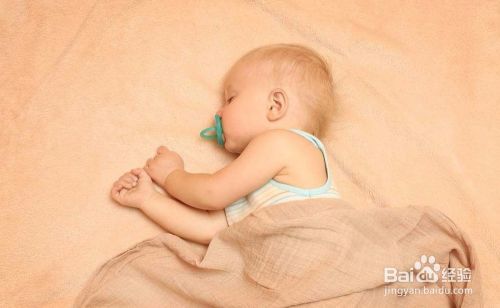 如何通过宝宝睡姿看出宝宝健康状况？