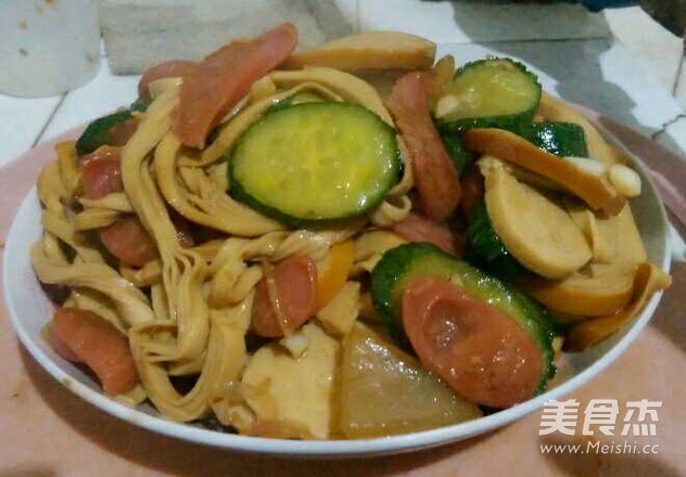 素鸡黄瓜炒香肠