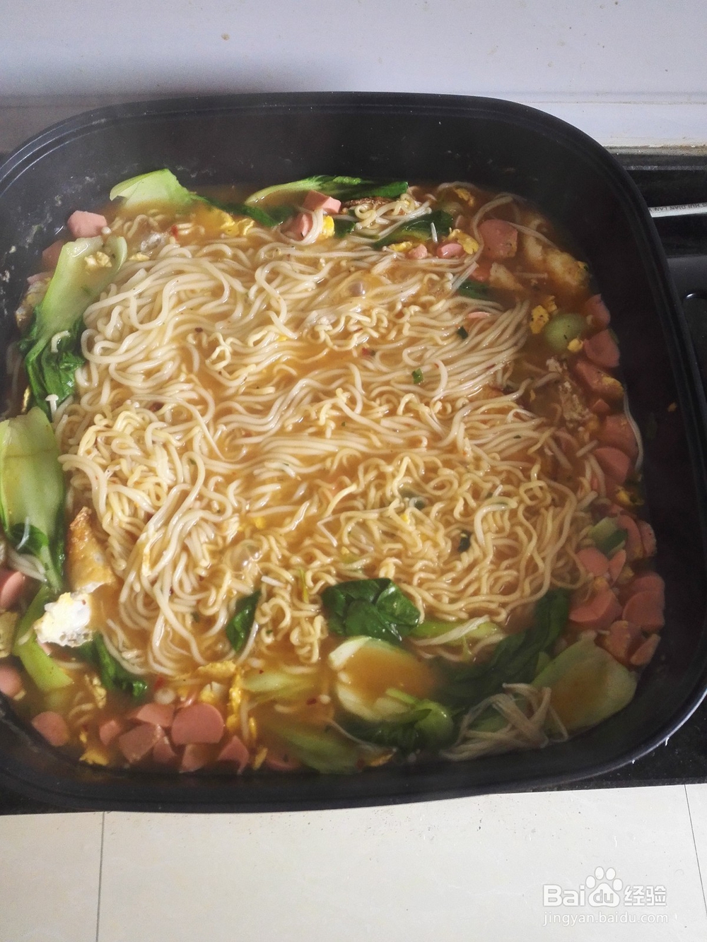 如何弄一顿鸡蛋火腿肠金针菇青菜面三