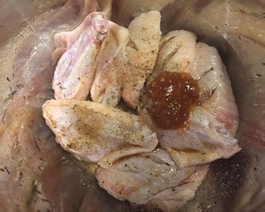脆皮鸡翅制作过程