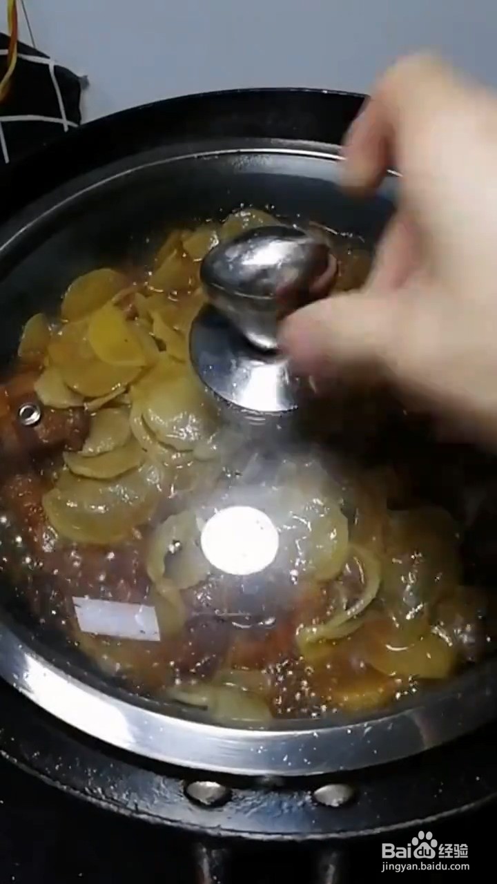 超级无敌好吃的土豆干炒五花肉要怎样做