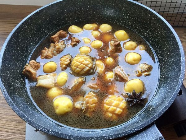 鲍鱼排骨炖小土豆