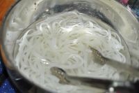 开胃腊肠炒河粉的家常做法