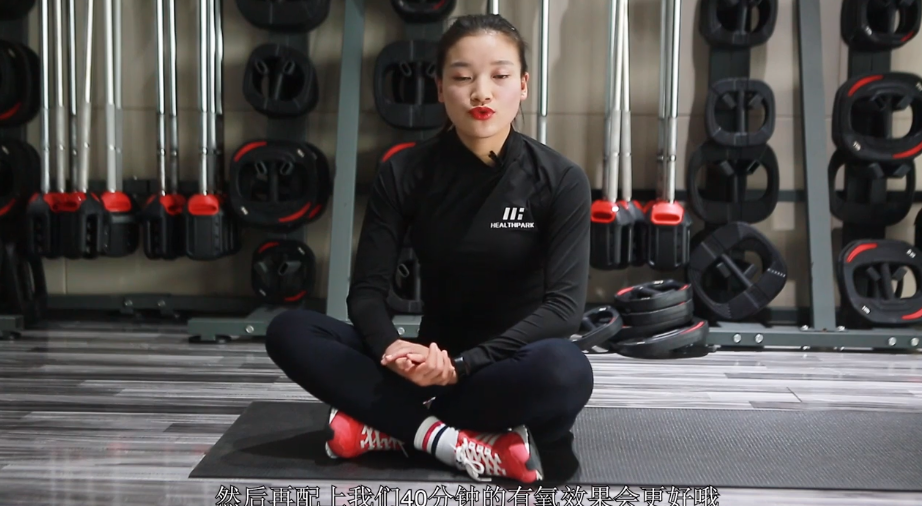 如何进行腹部训练快速练出马甲线？