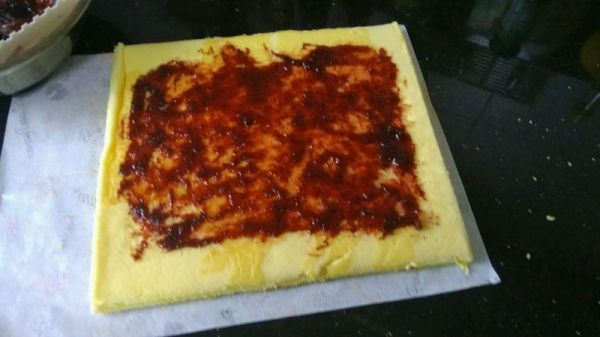 杨梅果酱夹心蛋糕卷