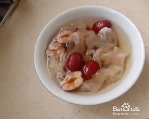 简单无压力做奶芋圆红枣银耳莲子羹早餐