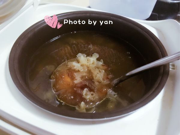 桃胶皂角米蔓越莓银耳桂圆羹