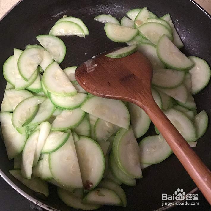 西葫芦炒鸡蛋怎么做