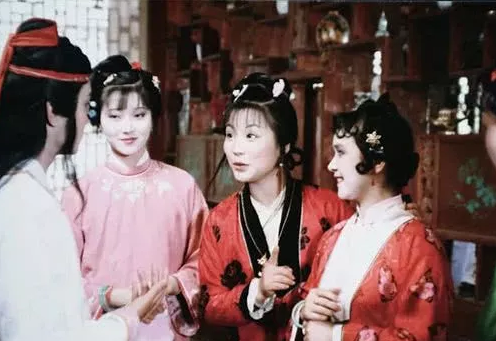 《红楼梦》五十一回中薛宝琴写了十首怀古诗内隐十种物品,它的迷底内容是什么