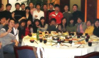 教你如何在春节等公共场合做到吸引女生的行为