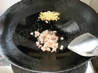 酸菜酱鱼丁面