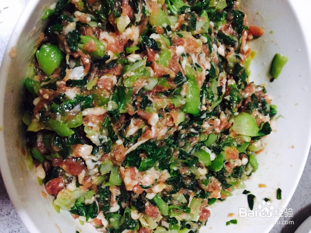 家常做法的青菜猪肉饺子