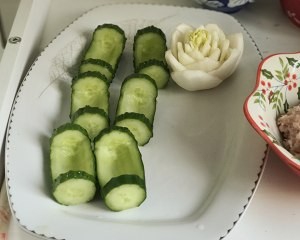 养生食补（黄瓜玉米火腿鸡丁沙拉）的做法