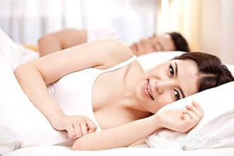 趴着睡午觉的危害 睡午觉要注意什么