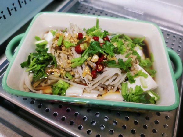 减脂灵魂豆腐拌金针菇