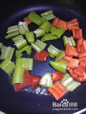 怎么做酸甜开胃的菠萝咕噜肉