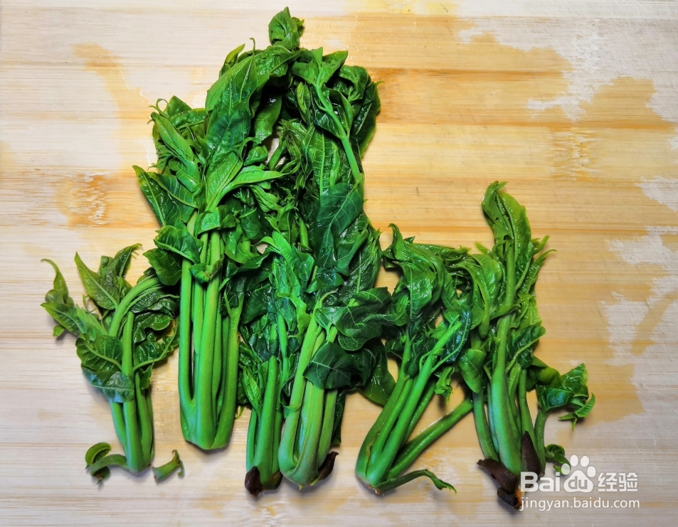 细腻美味的香椿芽炒鸡蛋