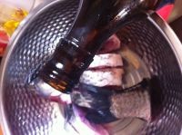 咸鸡蒸鲫鱼如何做