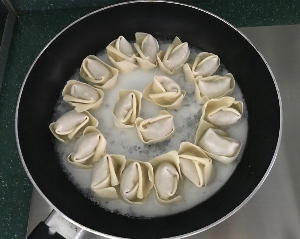 冰花虾仁大馄饨