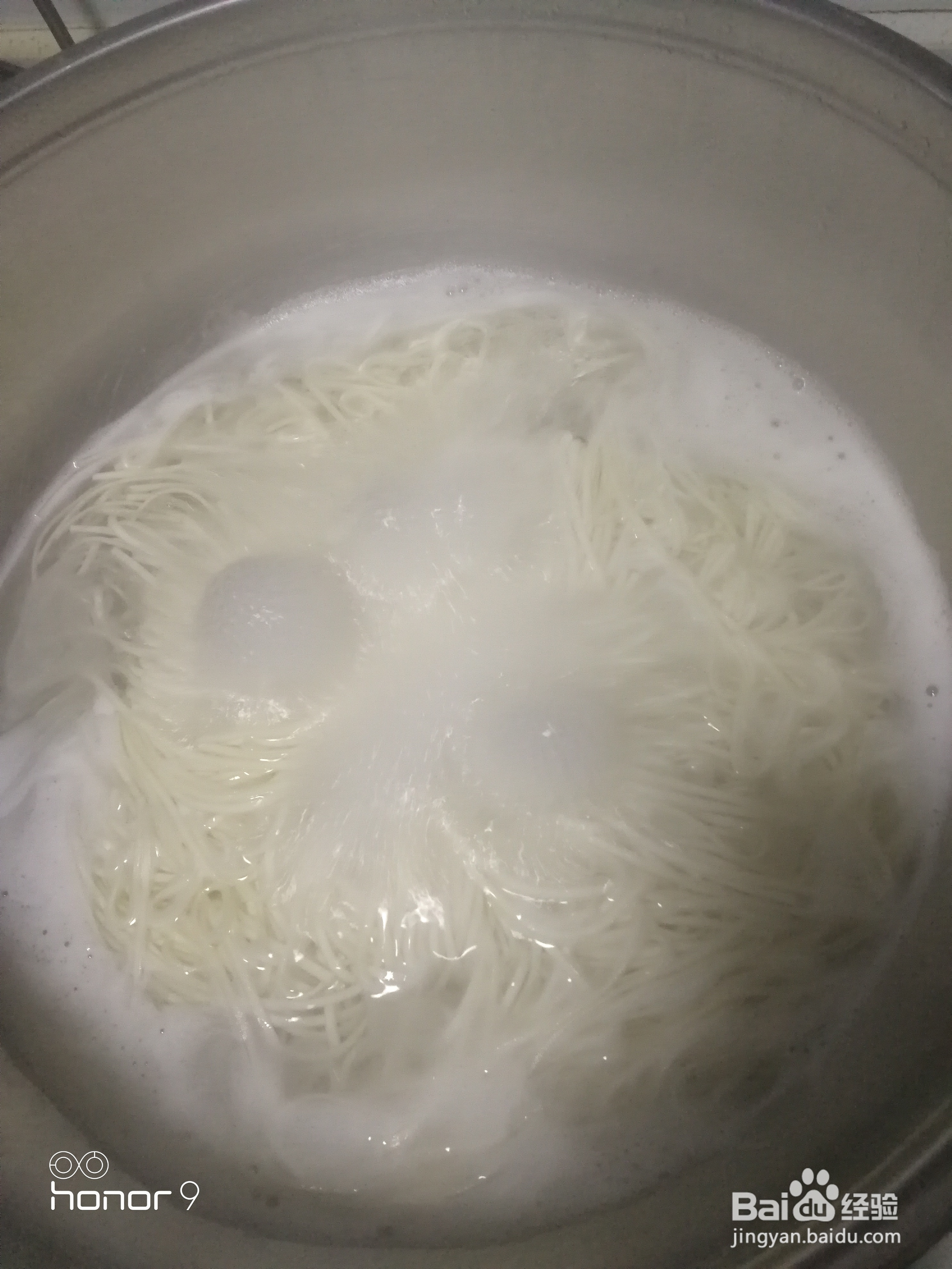 煮面的时候如何不溢锅