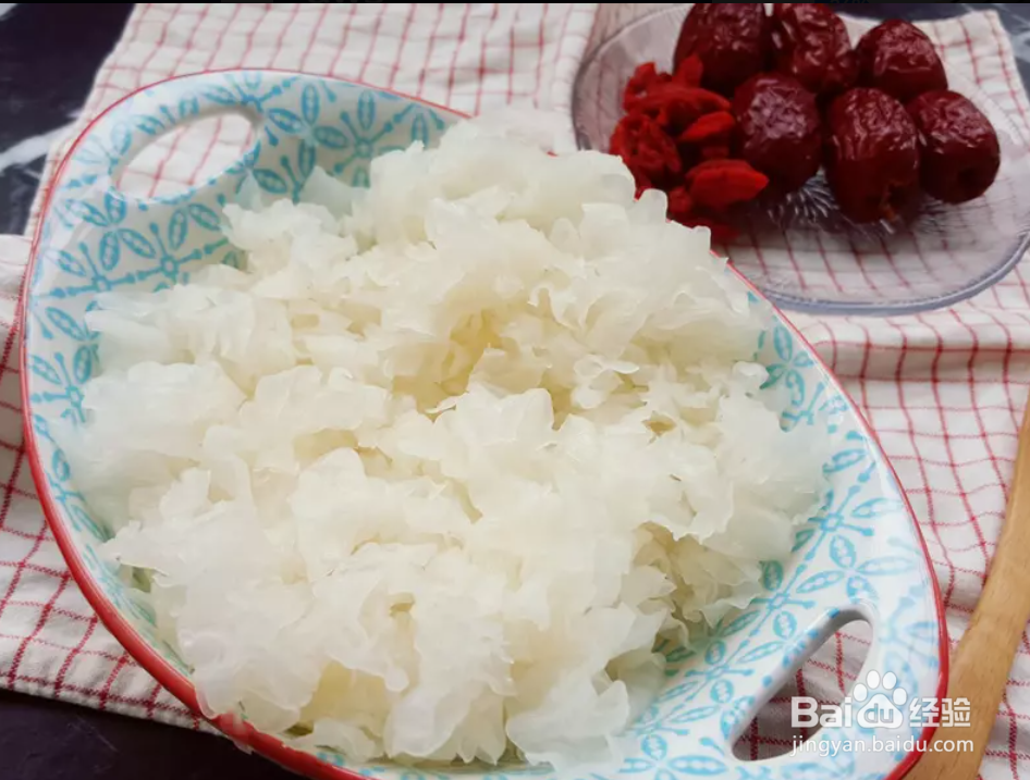 红枣枸杞银耳汤