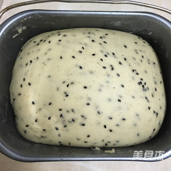 椰香黑芝麻面包