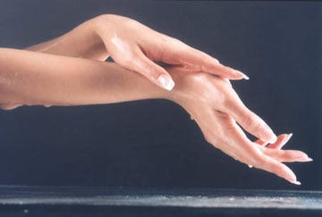 自制手部护理乳霜让你的手光滑细溜