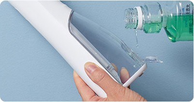 如何正确使用小海豚冲牙器