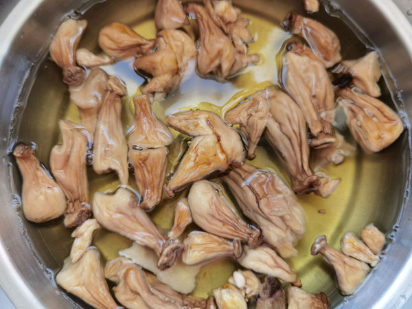 咸肉菌菇炖豆腐