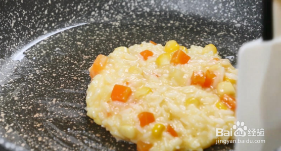 金黄鸡蛋米饭饼做法