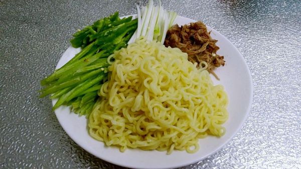 芹椒牛肉葱炒面