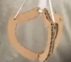 如何如何用纸板和注射器来做抓娃娃机