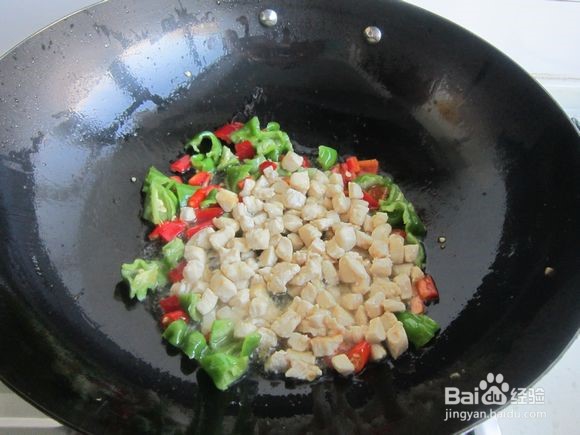 双椒苹果炒鸡丁的制作方法