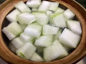 养生食补海带冬瓜煲淡菜的做法