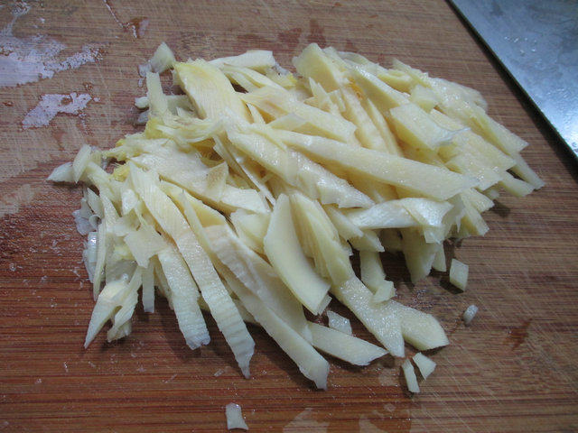 榨菜丝冬笋炒香干的做法,味道好极了!